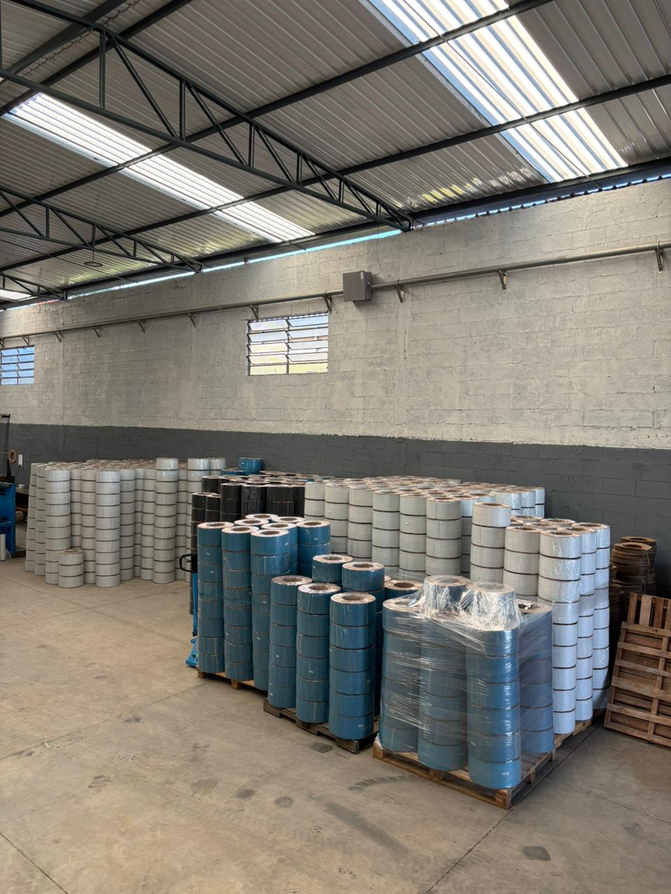 Foto vertical — pátio da fábrica W.A Fitas